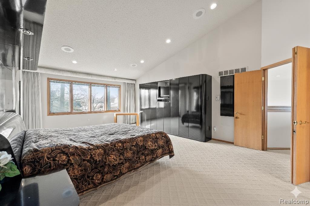 5322 Pond Bluff Drive, West Bloomfield, MI 48323 — Photo 25