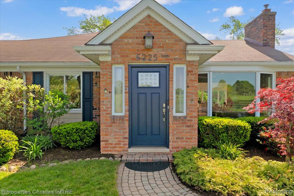 6225 Golfview Drive, Bloomfield Hills, MI 48301 — Photo 2