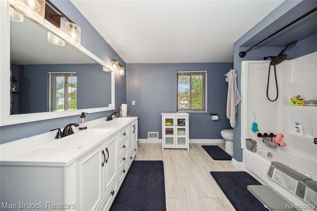 6247 Carpathian Court, West Bloomfield, MI 48324 — Photo 31