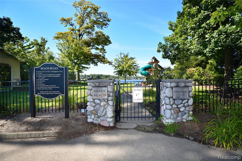 3800 Lakeview Boulevard, Orchard Lake Village, MI 48324 — Photo 2