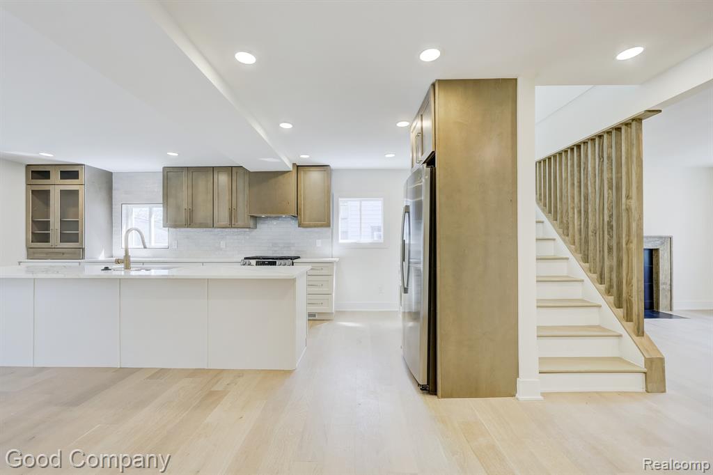 23 Fairwood Boulevard, Pleasant Ridge, MI — Photo 12