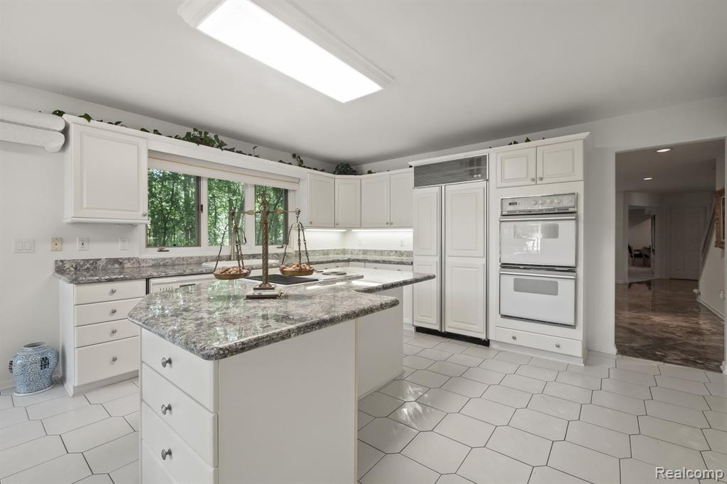 4730 Mirror Lake Drive, West Bloomfield, MI 48323 — Photo 7
