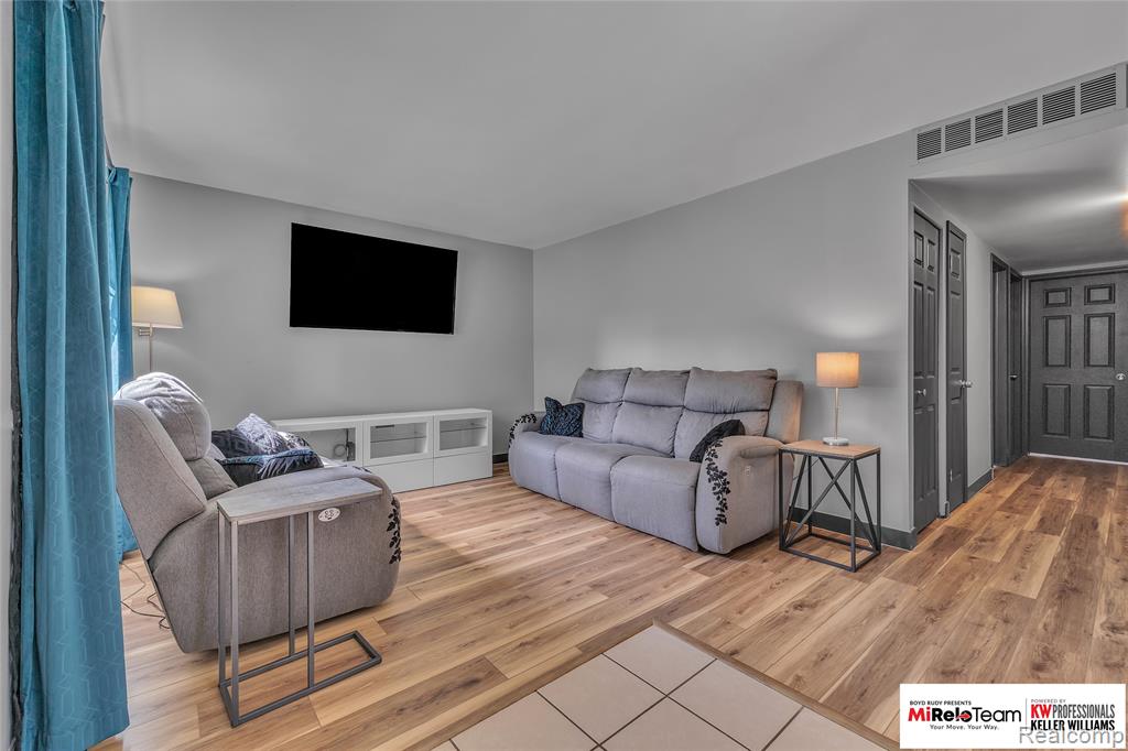 4737 Glenis Street, Dearborn Heights, MI 48125 — Photo 5