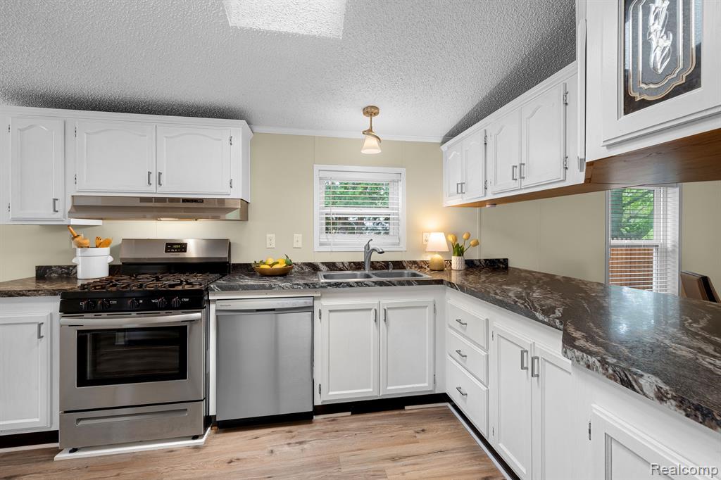 2692 GREG Avenue, Brighton, MI 48114 — Photo 12