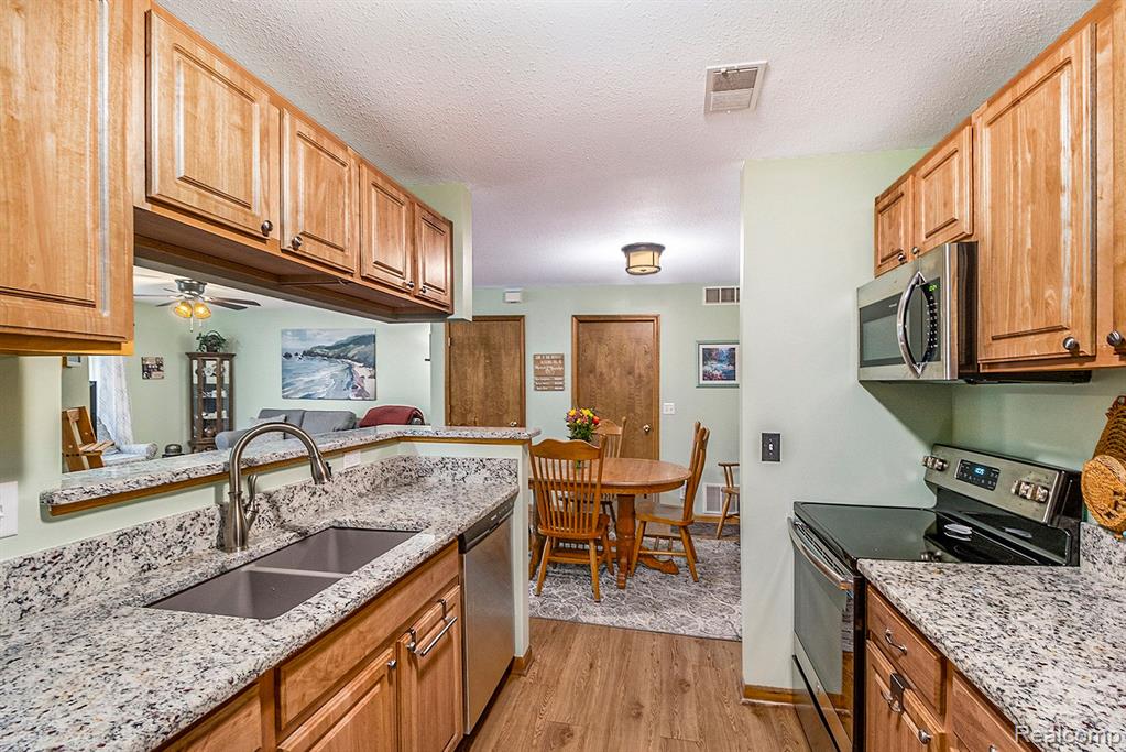 254 MARIGOLD Circle, Westland, MI — Photo 6