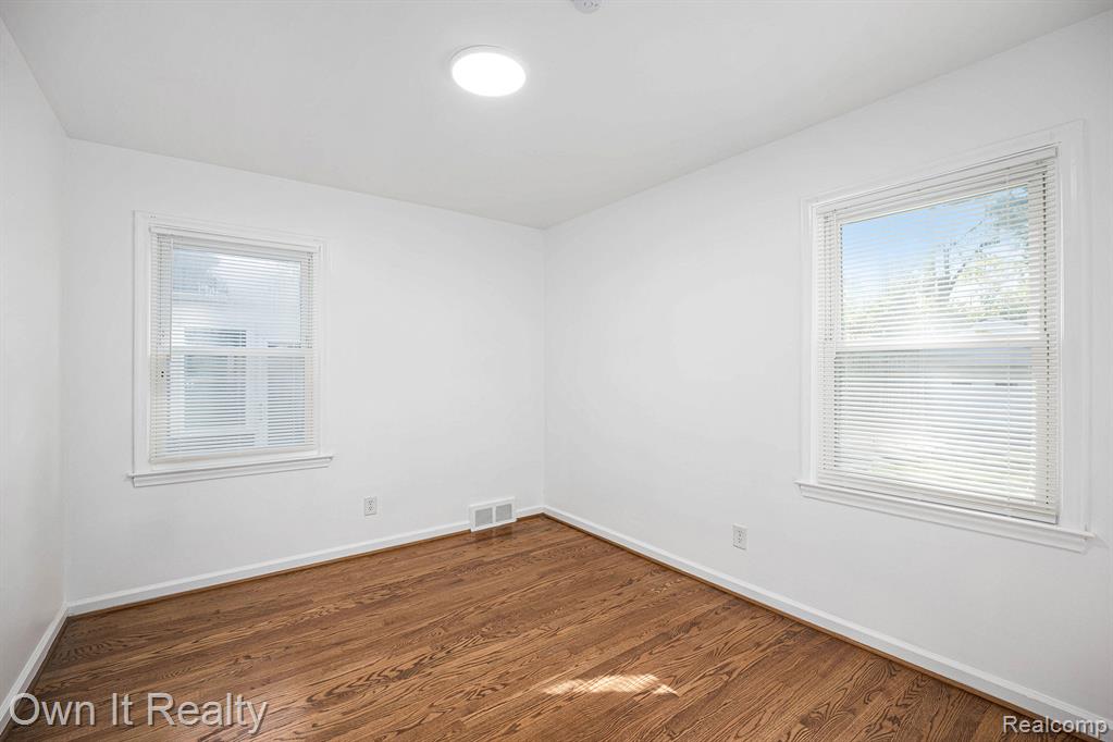 21138 Huntington Avenue, Harper Woods, MI 48225 — Photo 12