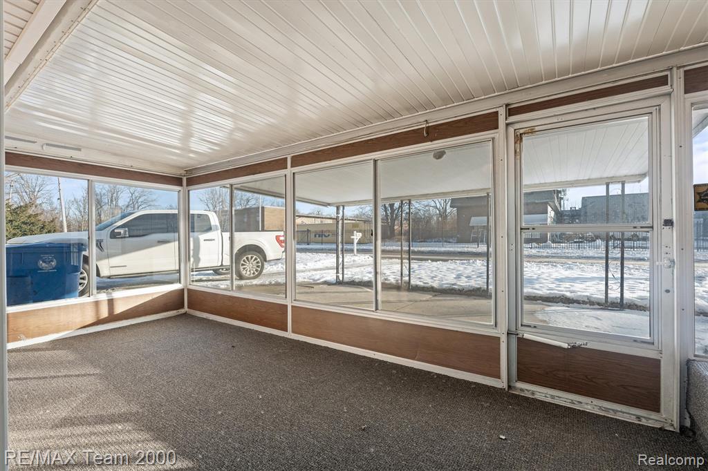 5526 SYLVIA Street, Dearborn Heights, MI 48125 — Photo 16