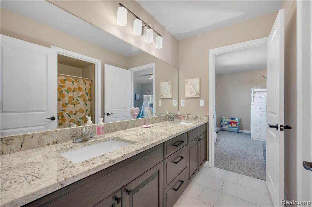 49905 MAJESTIC Drive N, Macomb, MI 48044 — Photo 22
