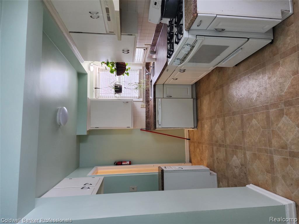 18925 Bentler Street, Detroit, MI 48219 — Photo 11