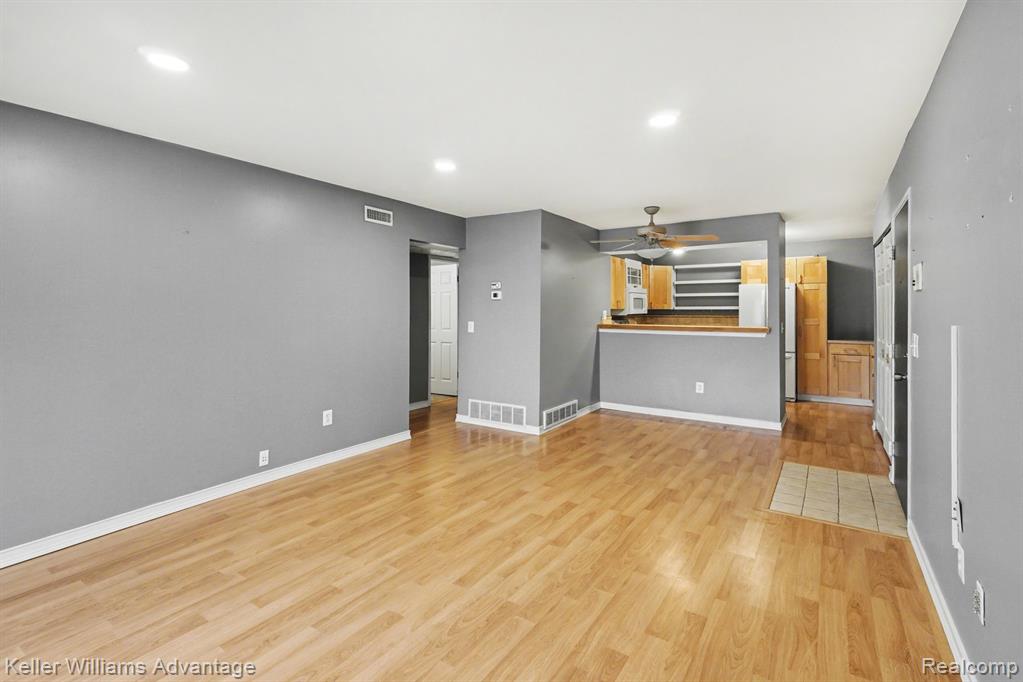 902 Chestnut Hill Drive, E, Auburn Hills, MI 48326 — Photo 5