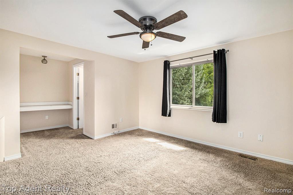 3990 Old Creek Road, Troy, MI 48084 — Photo 16