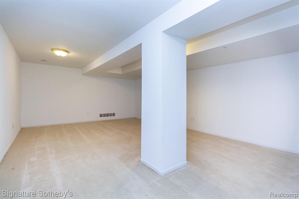 26204 April Court, Walled Lake, MI 48390 — Photo 24