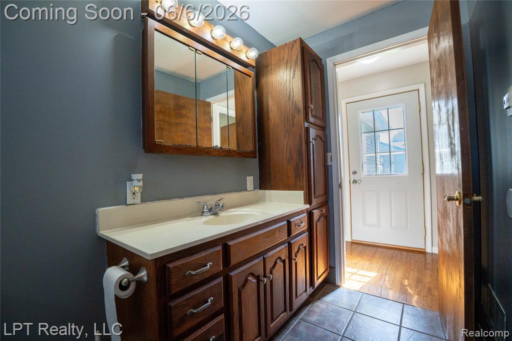 4152 Leith Street, Burton, MI 48509 — Photo 11