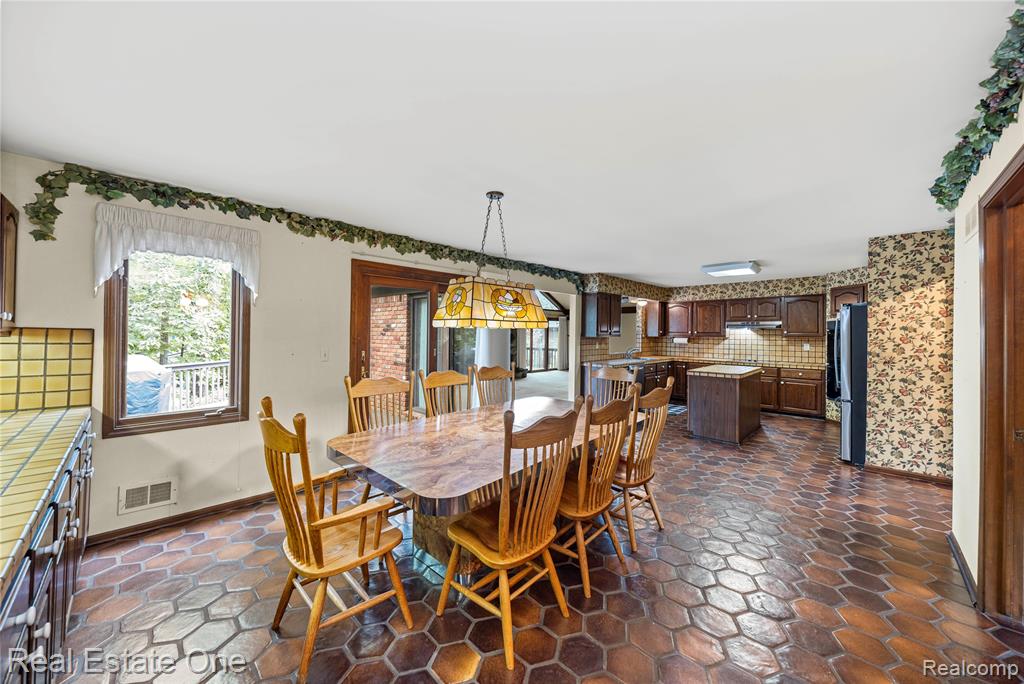 4279 Pine Lane, West Bloomfield, MI 48323 — Photo 12