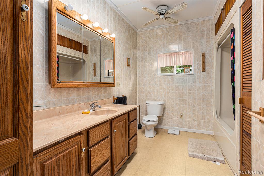 808 S Dow Road, MI 48661 — Photo 32
