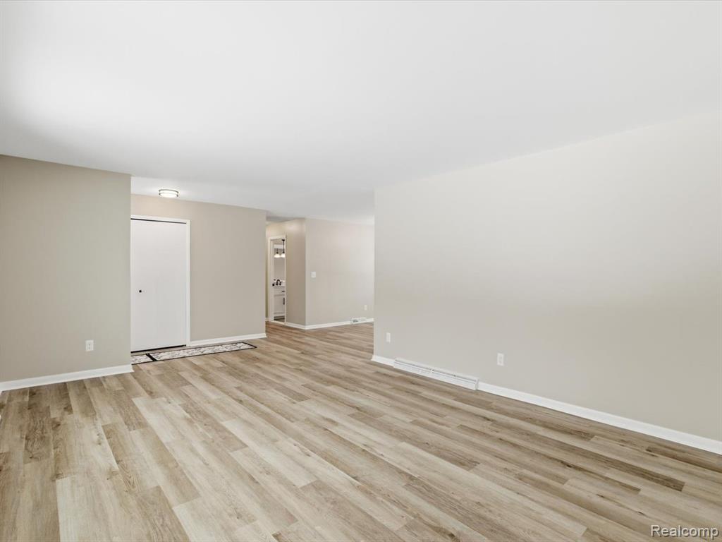 5837 Lakeshore Road, Fort Gratiot, MI 48059 — Photo 10