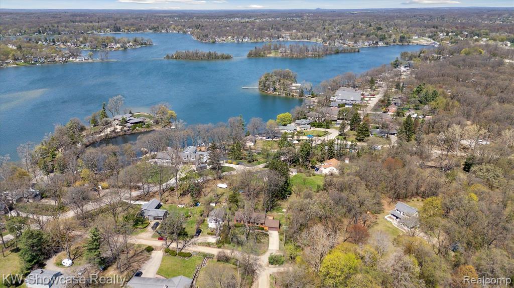 4105 WOODCROFT Street, White Lake, MI 48383 — Photo 30