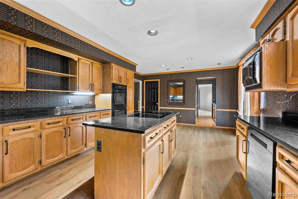 194 Charlevoix Avenue, Grosse Pointe Farms, MI 48236 — Photo 22