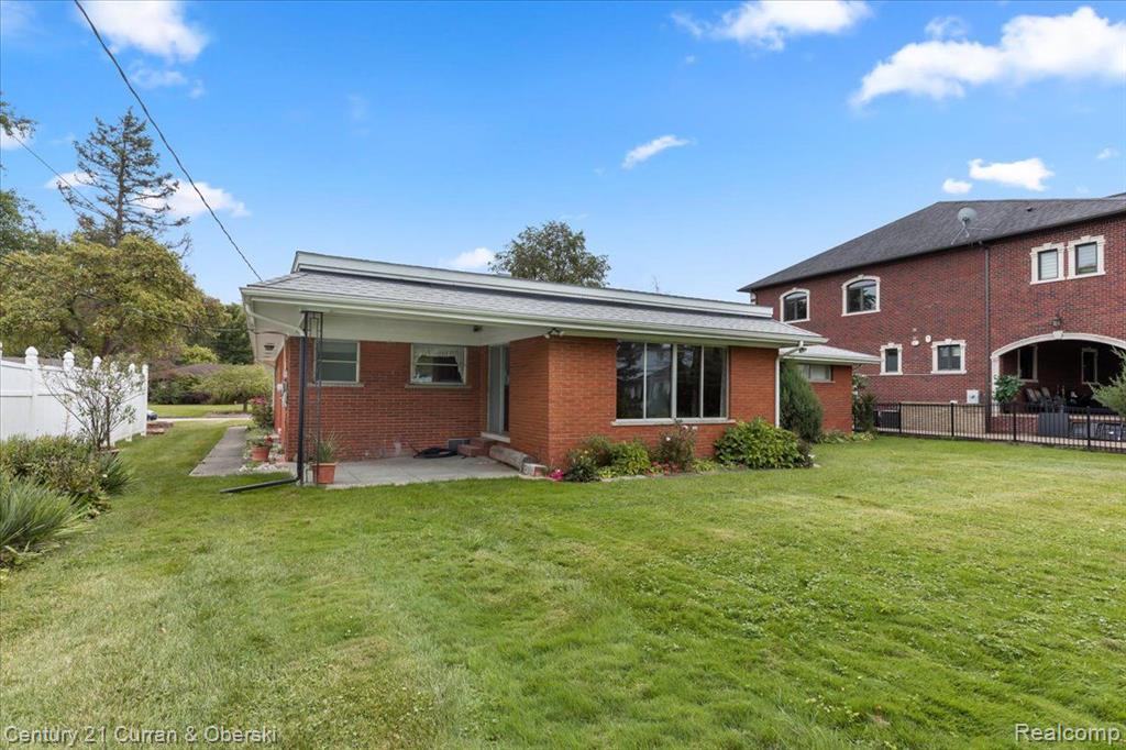 5987 CAMPUS Drive, Dearborn Heights, MI 48127 — Photo 7