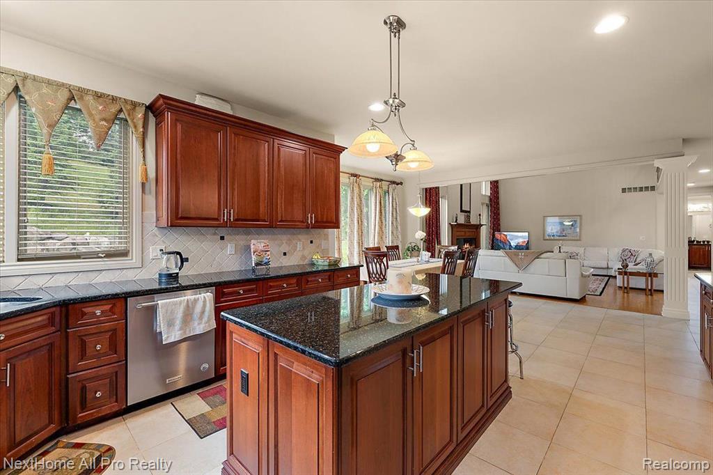 18730 MARBLE HEAD Drive, Northville, MI 48168 — Photo 24