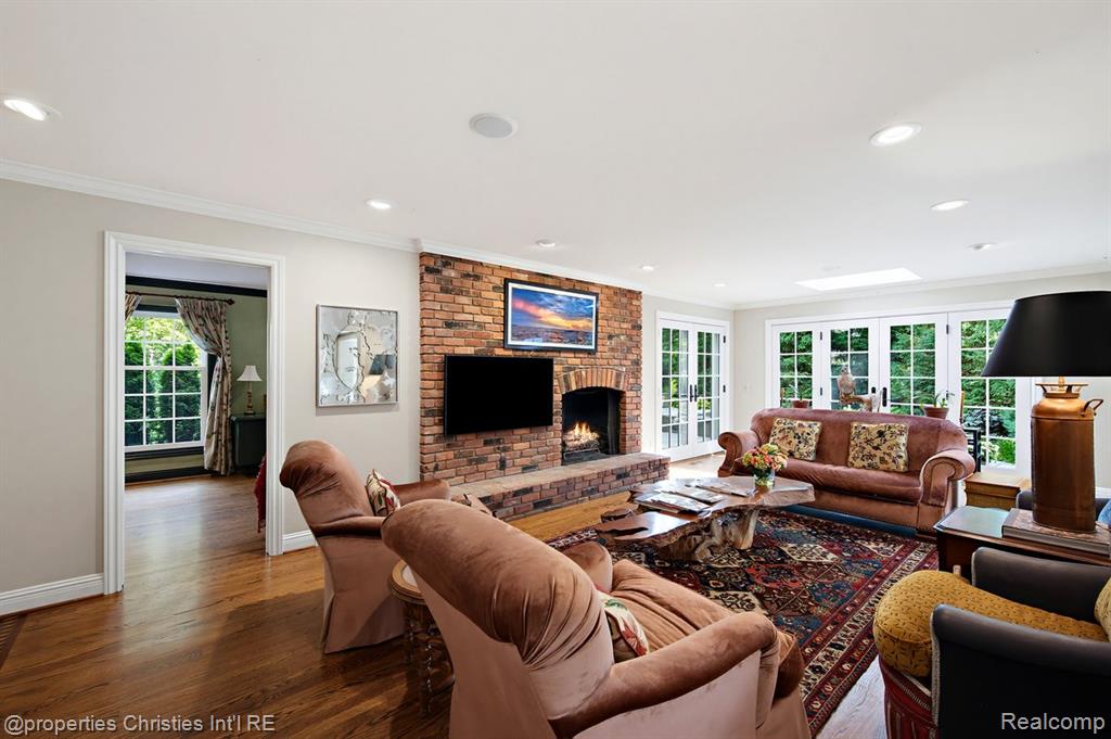 950 E Glengarry Circle, Bloomfield Hills, MI 48301 — Photo 16