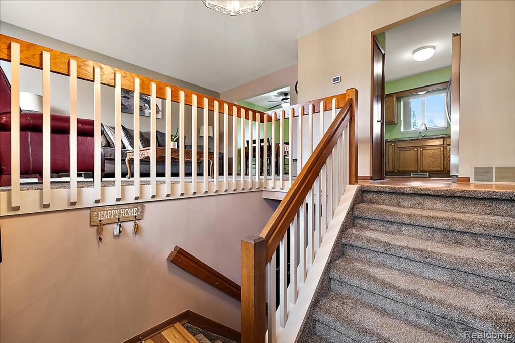 490 Glenn Court, Lake Orion, MI 48362 — Photo 10