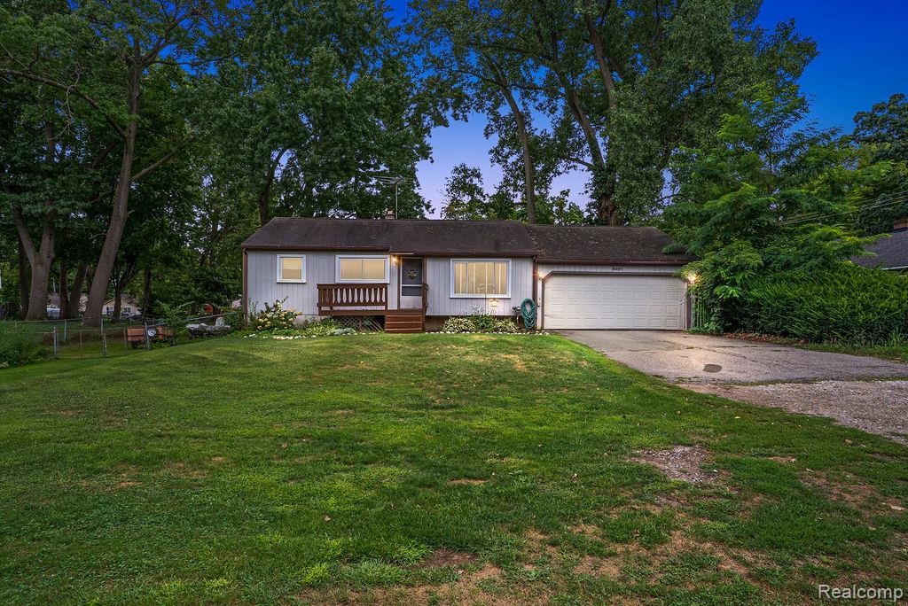 5481 Hanley, Waterford, MI 48327 — front exterior