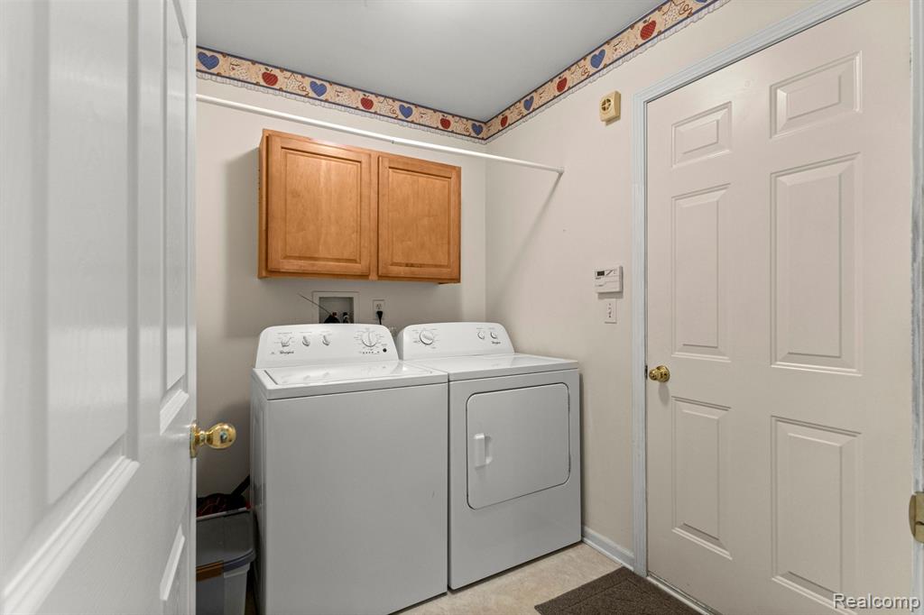 23879 ASHLEY Drive, Flat Rock, MI 48134 — Photo 28