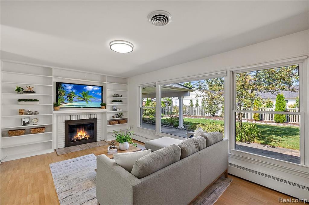 16276 Amherst Avenue S, Beverly Hills, MI 48025 — Photo 4