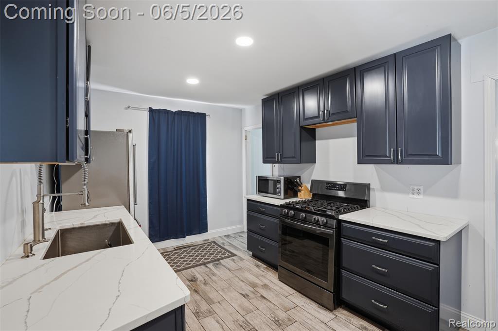 7085 Colony Drive, West Bloomfield, MI 48323 — Photo 10