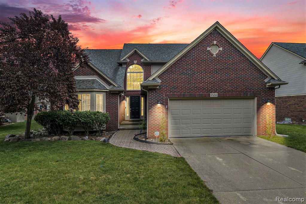 724 Pinecreek Drive, Fenton, MI 48430 — Photo 2
