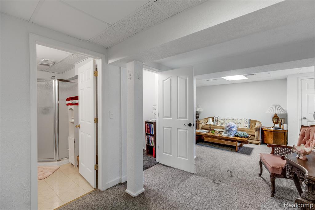 405 Ravencrest Lane, Westland, MI — Photo 19