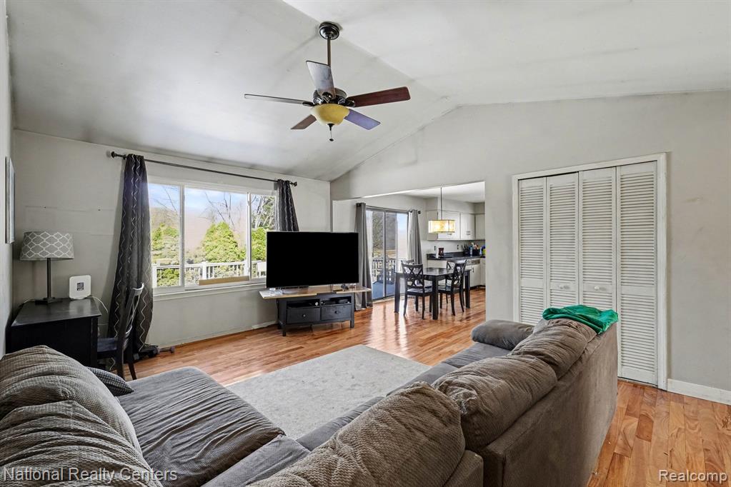 2510 Wenona Drive, Wixom, MI 48393 — Photo 4