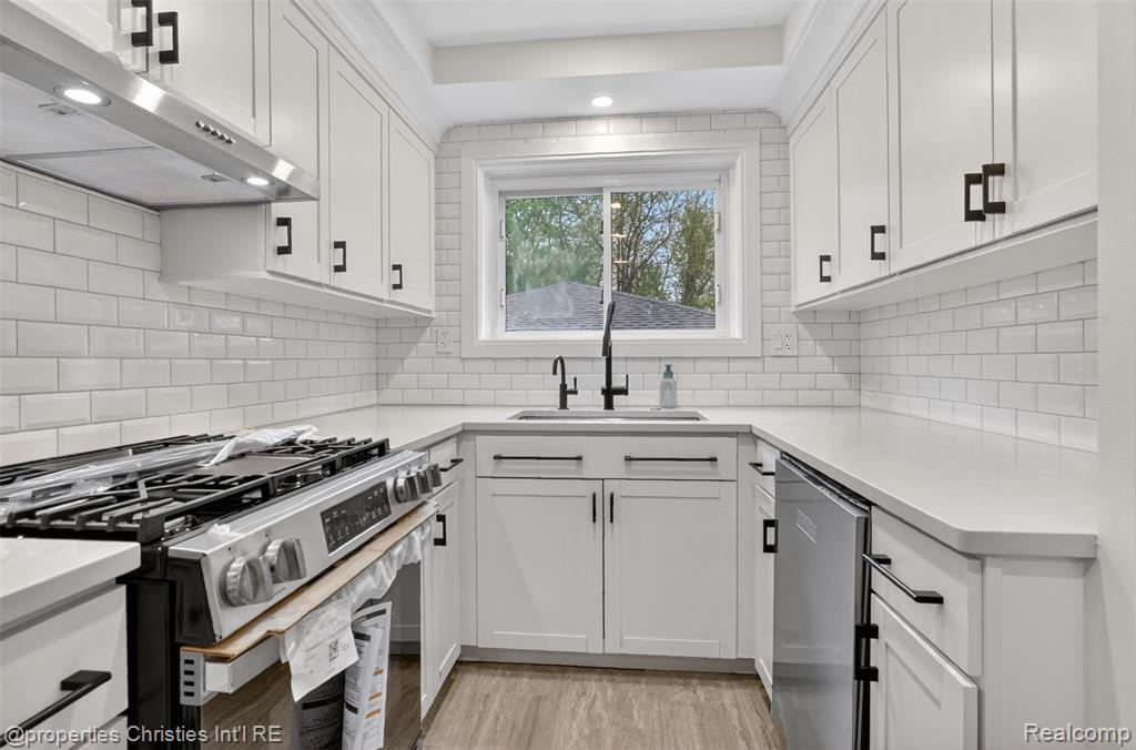 720 Manordale Court, Milford, MI 48381 — Photo 16