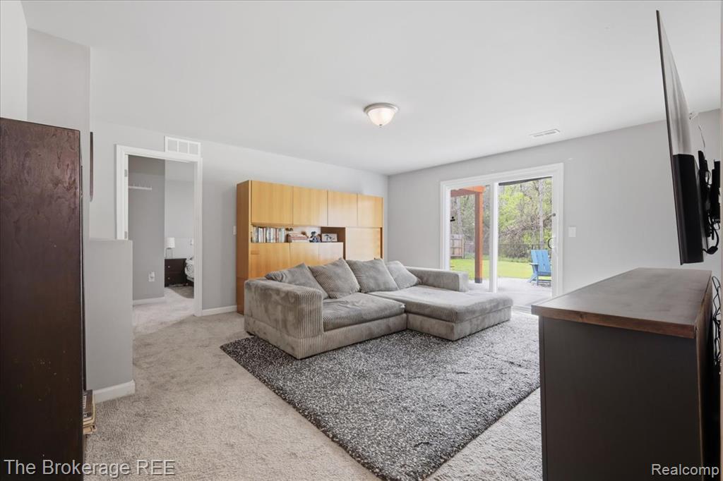 223 Creek Pointe Circle, Durand, MI 48429 — Photo 25
