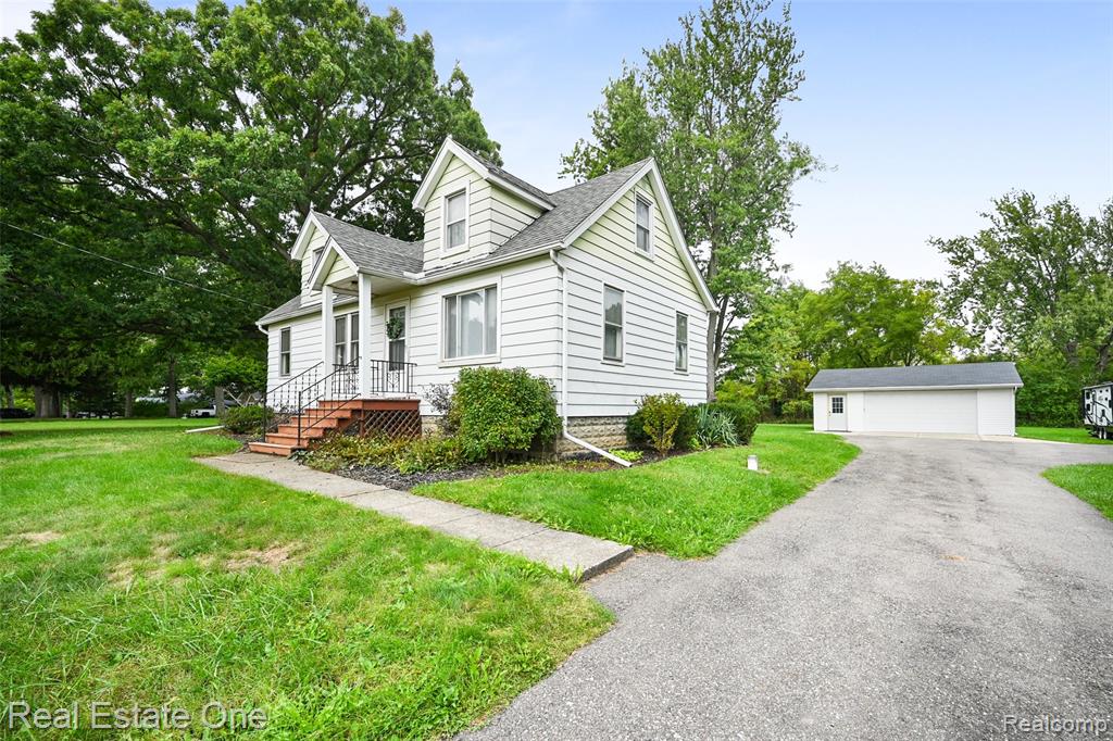 4233 McCandlish Road, Grand Blanc, MI 48439
