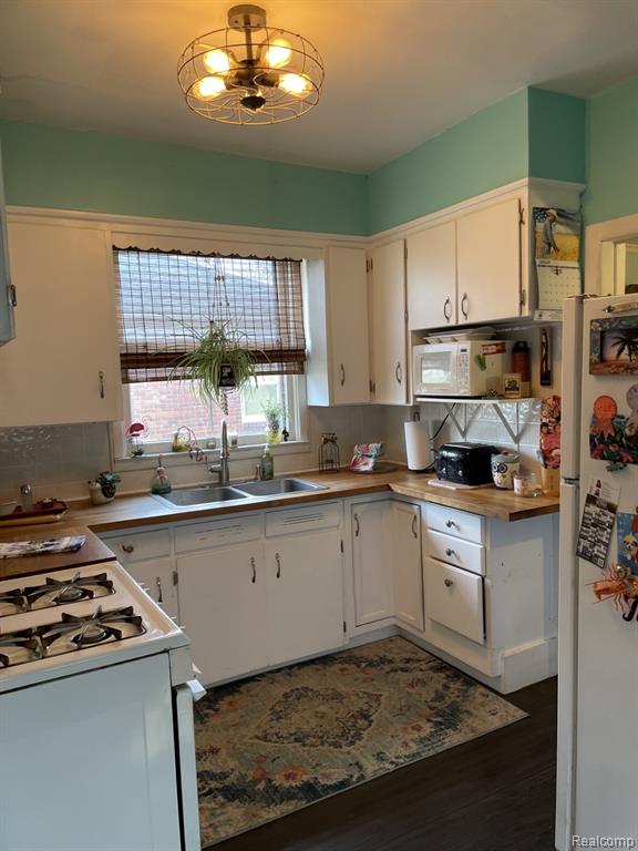 45236 Deshon Street, Utica, MI 48317 — Photo 2