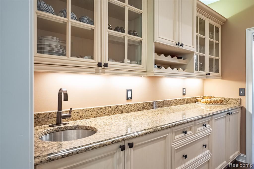 4575 Forest Edge Lane N, West Bloomfield, MI 48323 — Photo 15