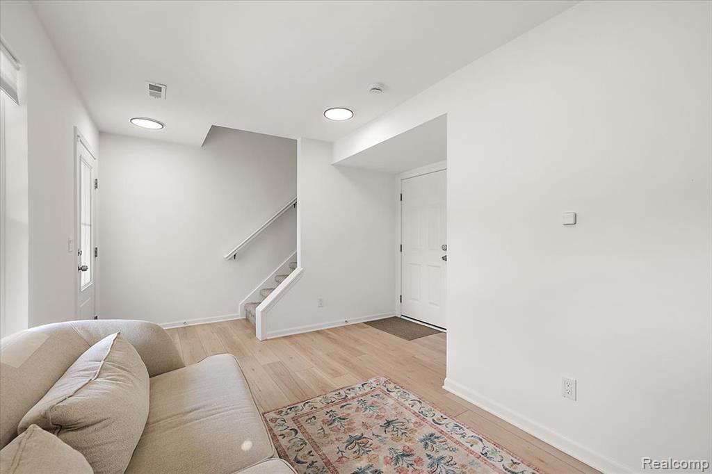 3927 Trailway Commons Circle, Auburn Hills, MI 48326 — Photo 4