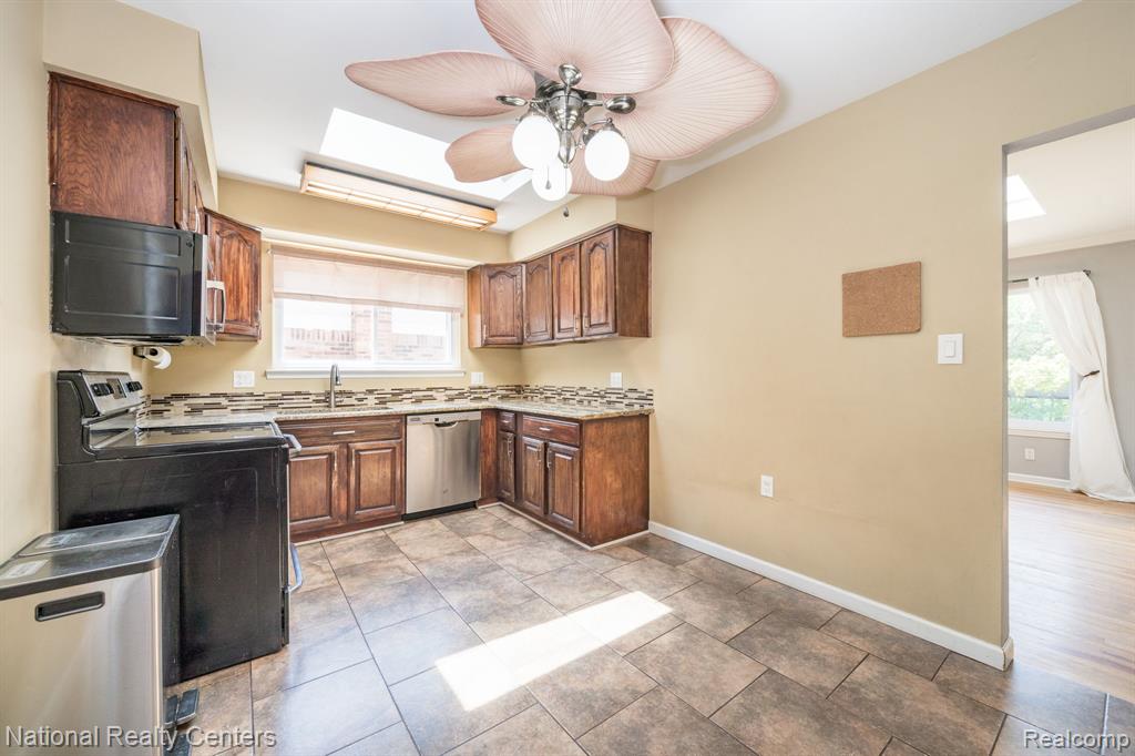 8308 Orhan Street, Canton, MI 48187 — Photo 11