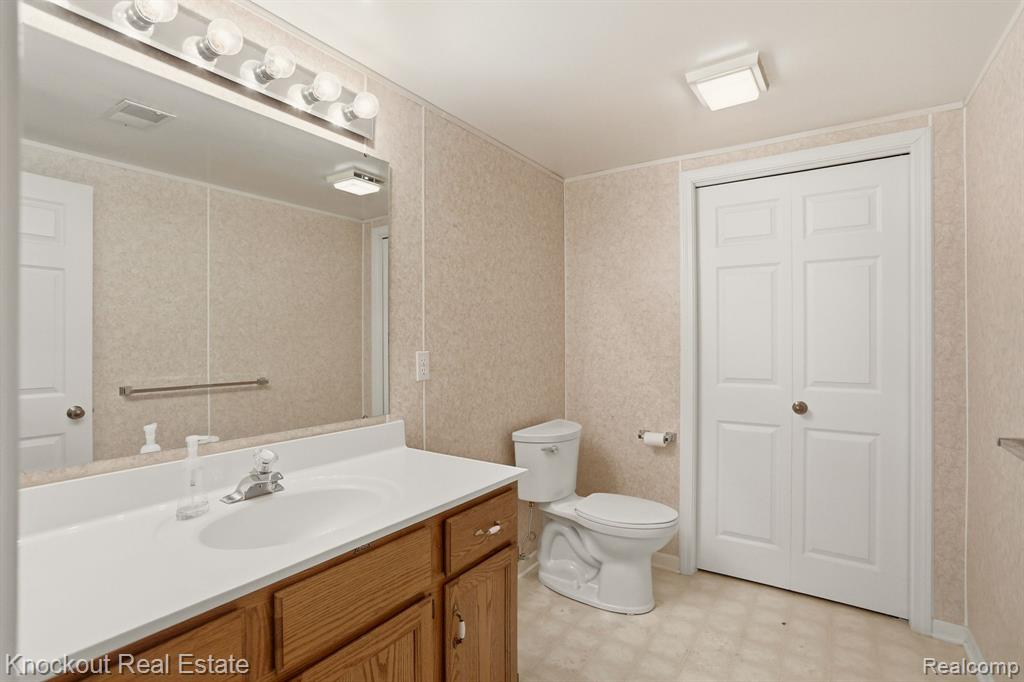 2 Wilshire Drive, Frankenmuth, MI 48734 — Photo 29