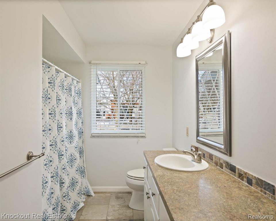 409 FRANCONIAN Drive E, Frankenmuth, MI 48734 — Photo 24