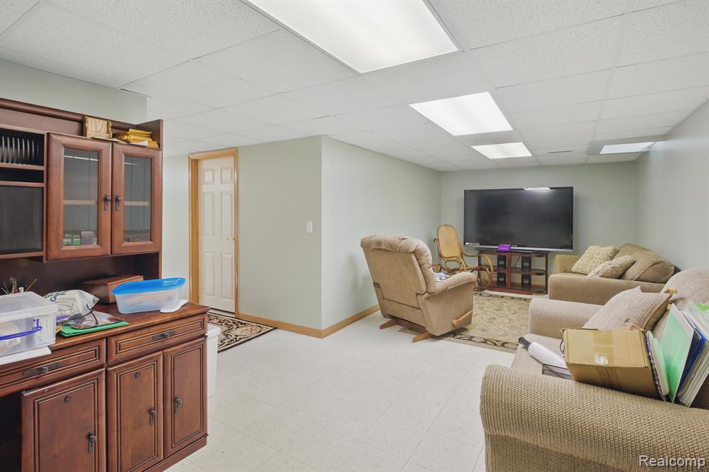 5496 GREENWAY Drive, 48, Trenton, MI 48183 — Photo 33