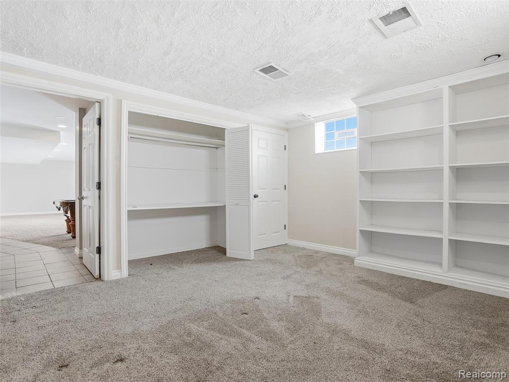 29750 Bristol Lane, Bingham Farms, MI 48025 — Photo 34