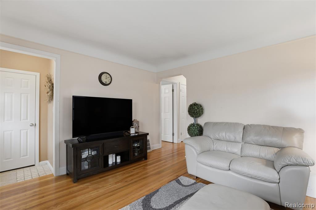 1906 Oxford Road, Grosse Pointe Woods, MI 48236 — Photo 7