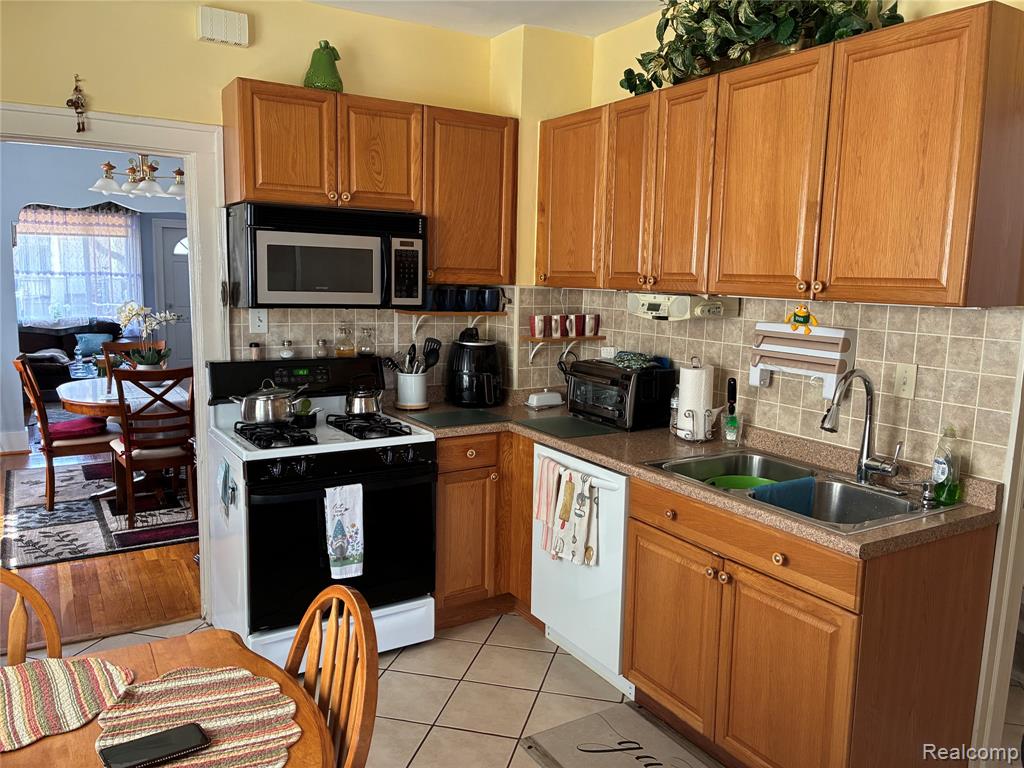 12044 Sobieski Street, Hamtramck, MI 48212 — Photo 12