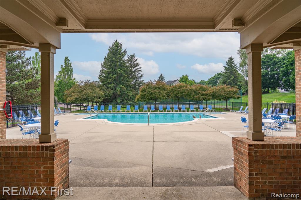 4798 WALNUT CREEK Drive, West Bloomfield, MI — Photo 12