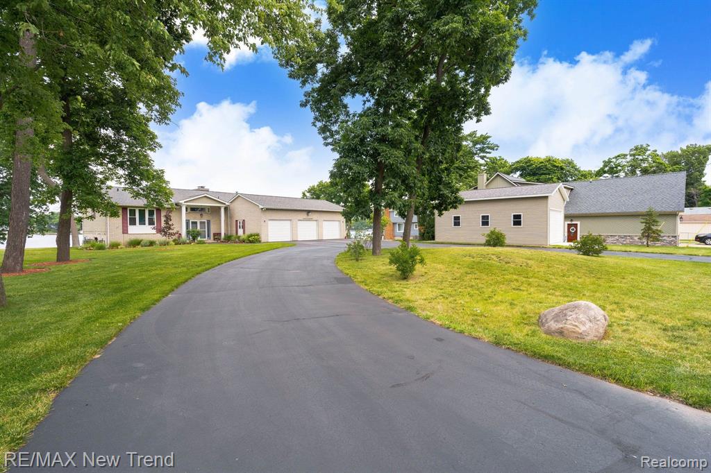 6768 HATCHERY Road, Waterford, MI 48327 — Photo 9