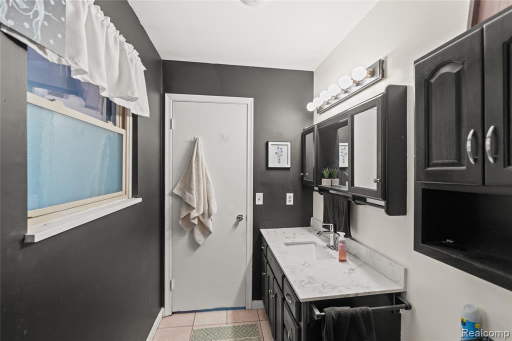 6076 E Carpenter Road, Flint, MI 48506 — Photo 46
