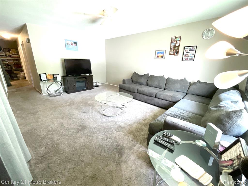 7459 WADE Street, Swartz Creek, MI 48473 — Photo 8